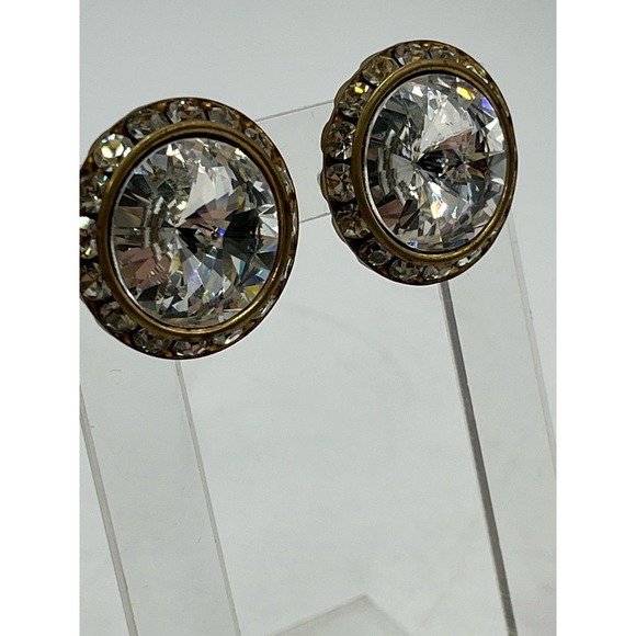 Rivoli Clear Faceted Rhinestone
Pierced Halo Gold Tone Pierced Earrings - Picture 3 of 13